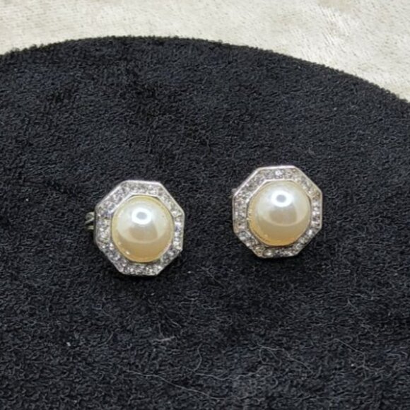Vintage JJG Jonette for Napier Silver Tone Octagon Faux Pearl Clip On Earrings - Picture 3 of 5